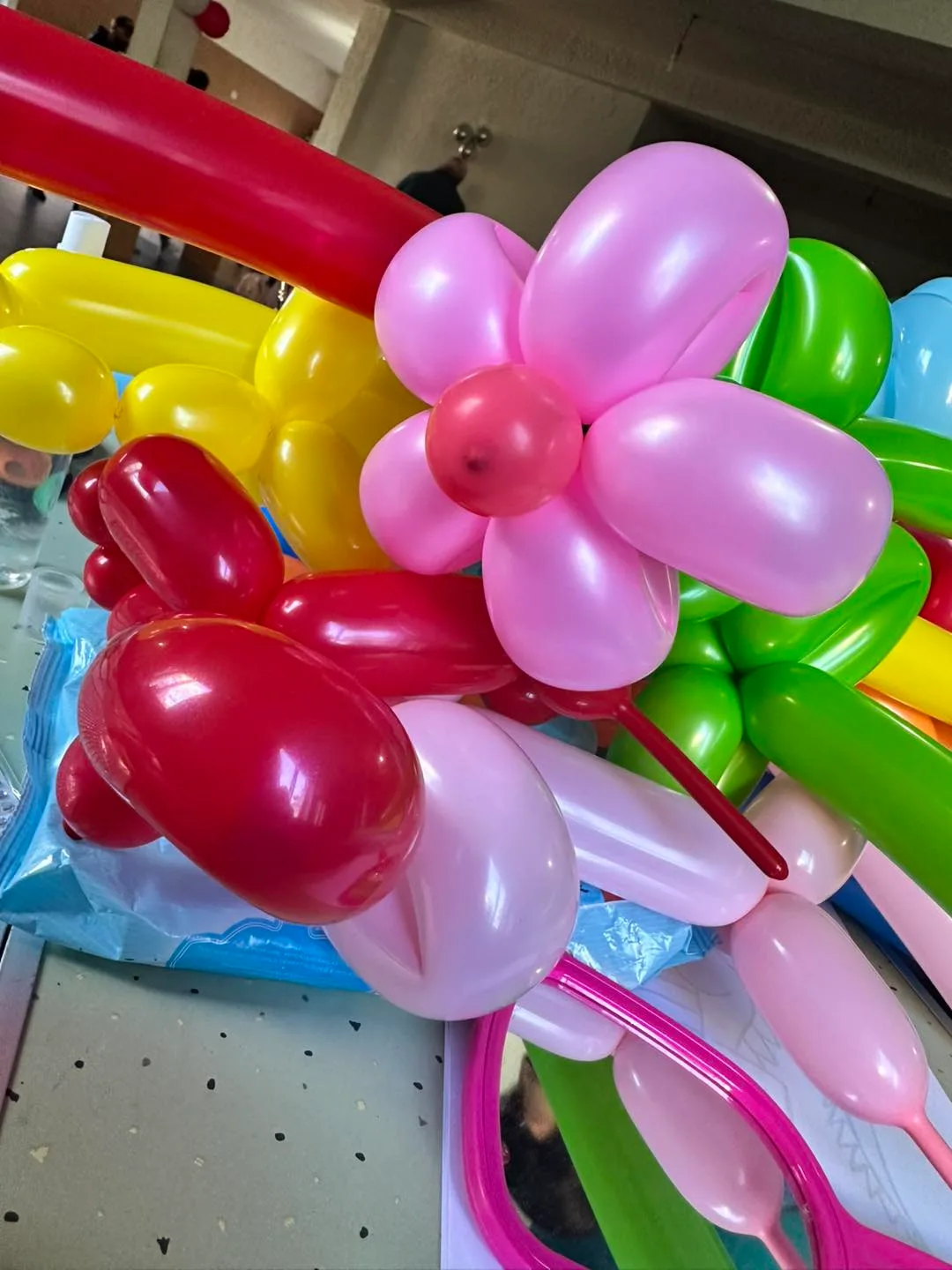Decoração com balões num evento infantil