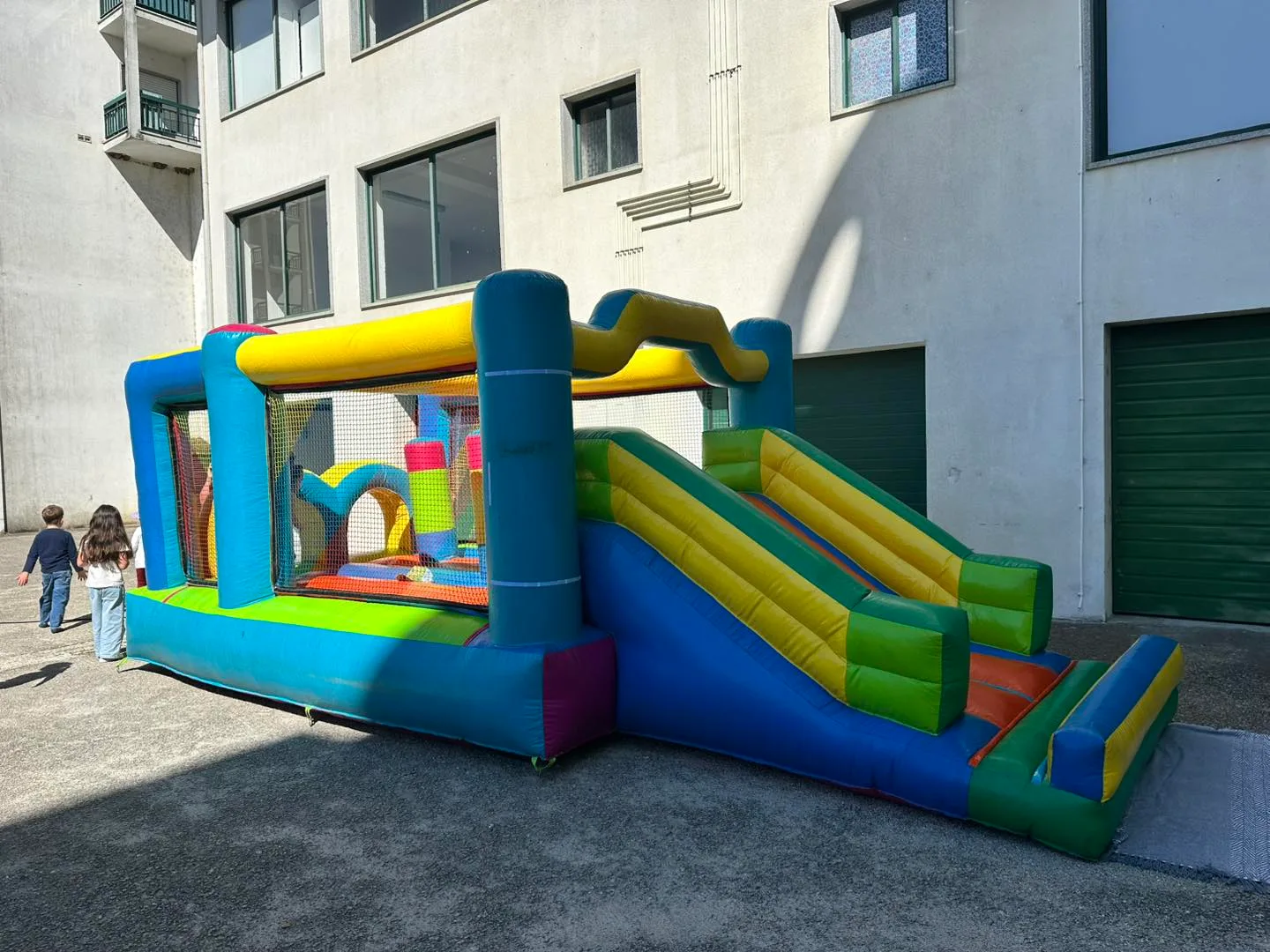 Insuflável colorido preparado para evento